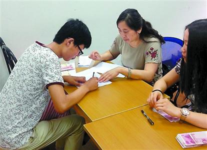 励志！华理“抢”贫困生源
