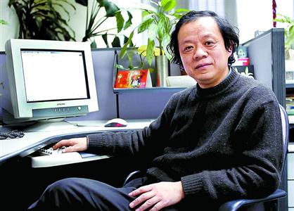 勤奋跑动的“50后新闻老兵”