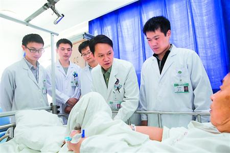 长海医院医生苏佳灿带着闯劲钻研医疗科技