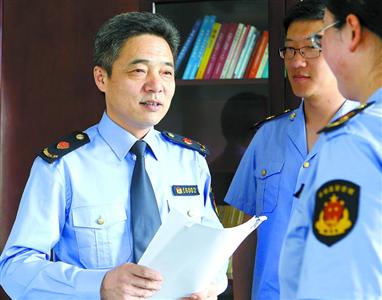 事事带头正人先正己——记青浦区市场监督管理局局长何强