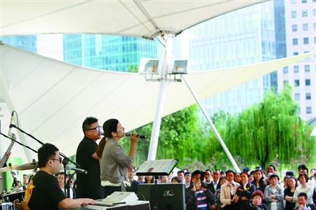 陆家嘴金融区白领乐享“音乐午餐”