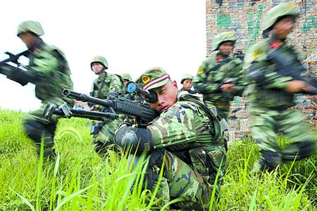 上海公安边防总队在奉贤举行警务实战技能汇报演练