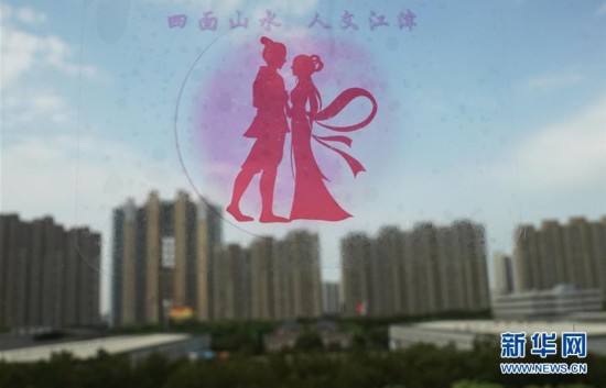 （社会）（1）上海铁路局首开七夕“爱情专列”