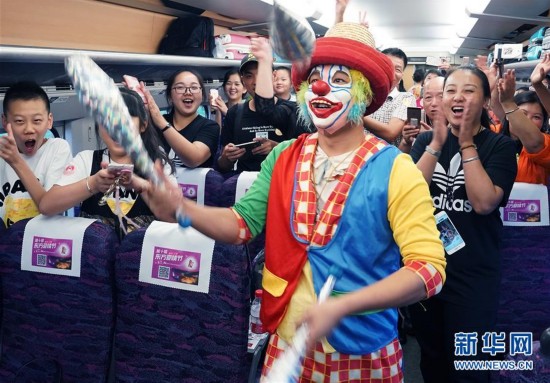 （社会）（3）上海铁路局首开七夕“爱情专列”